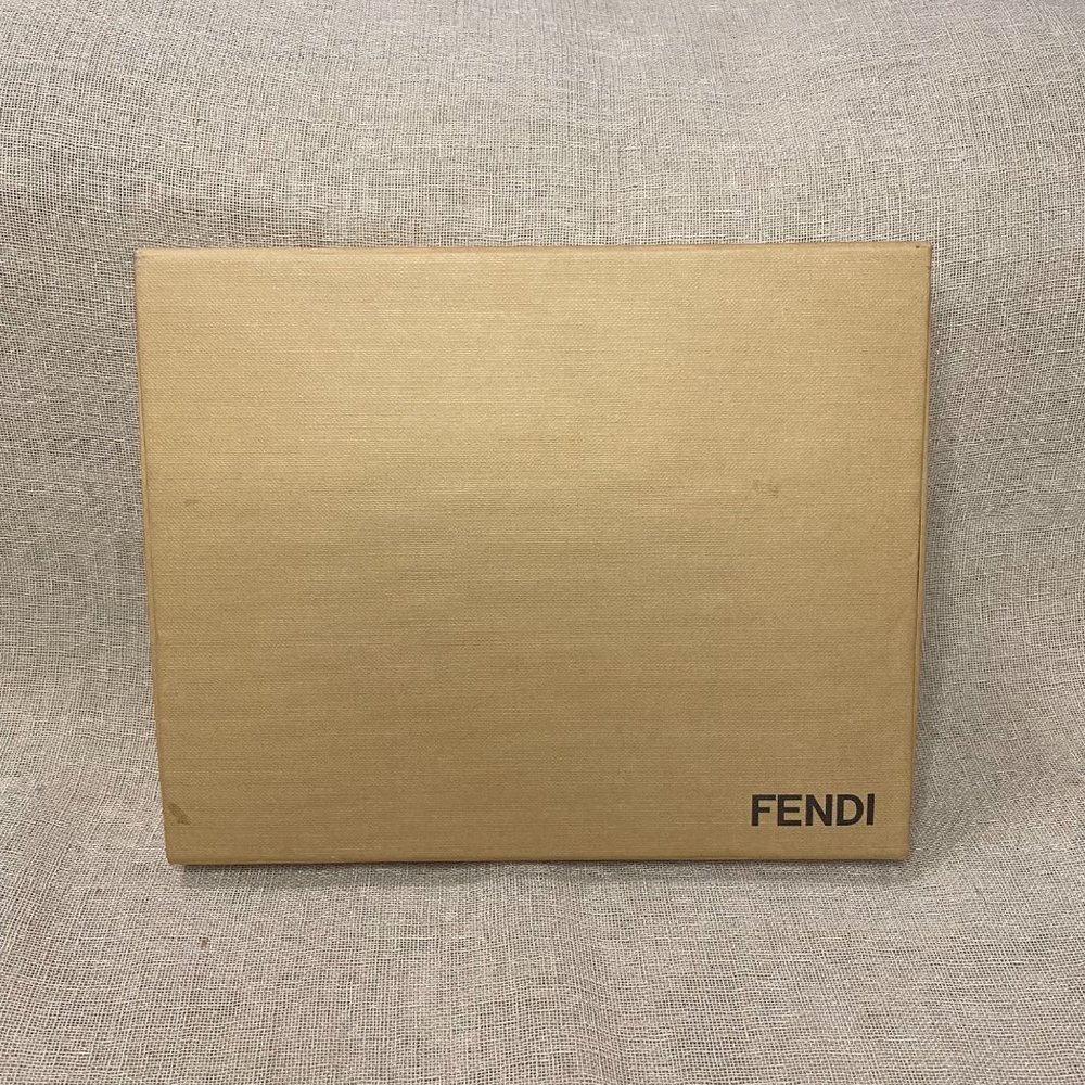 Rare FENDI Flash Drive Media Gift set Fendi Baguette - Picture 2 of 6